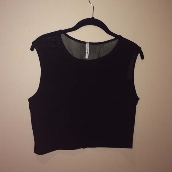 Tops - Basic black crop