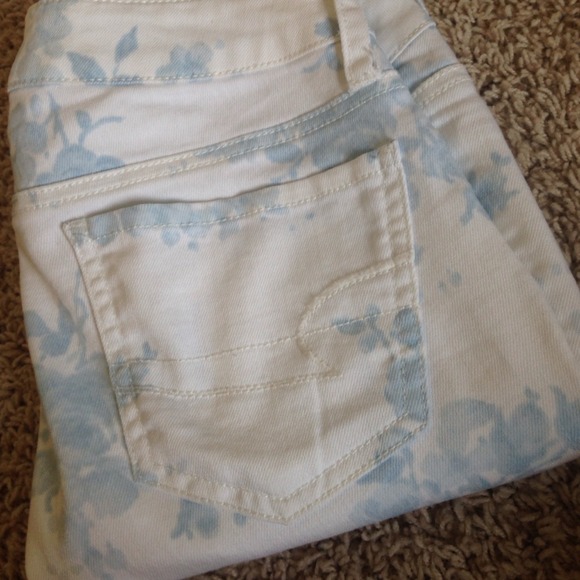Blue/white floral skinny jeans