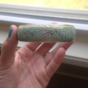 Thick gold bracelet