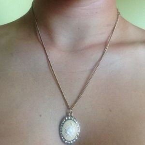 Short necklace Short necklace