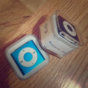 Blue Multimedia MP3 Player iPod Shuffle