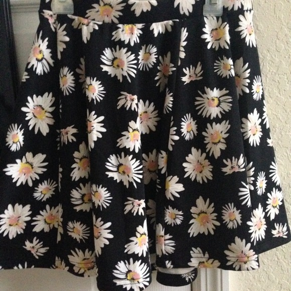 Daisy circle skirt
