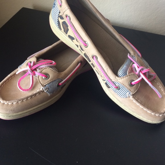 pink and tan sperry boots