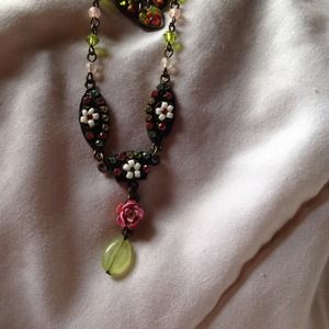 Beautiful. & unique necklace🌹