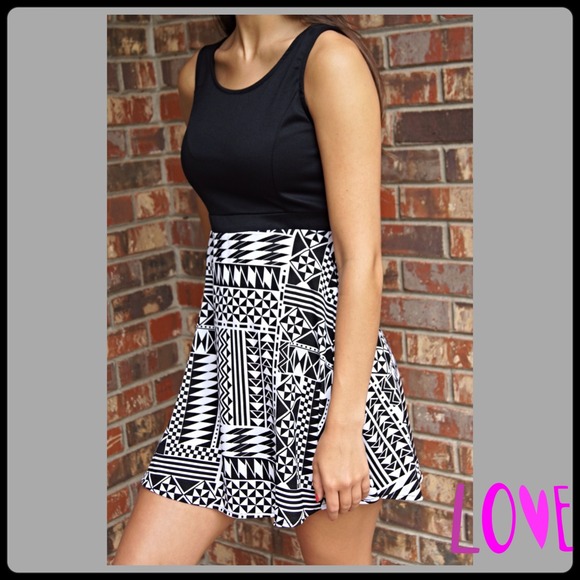 Black&White skater dress contrasting zipper 5-8 - Picture 2 of 3