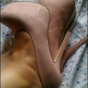 Breckelle's pink champagne stilettos