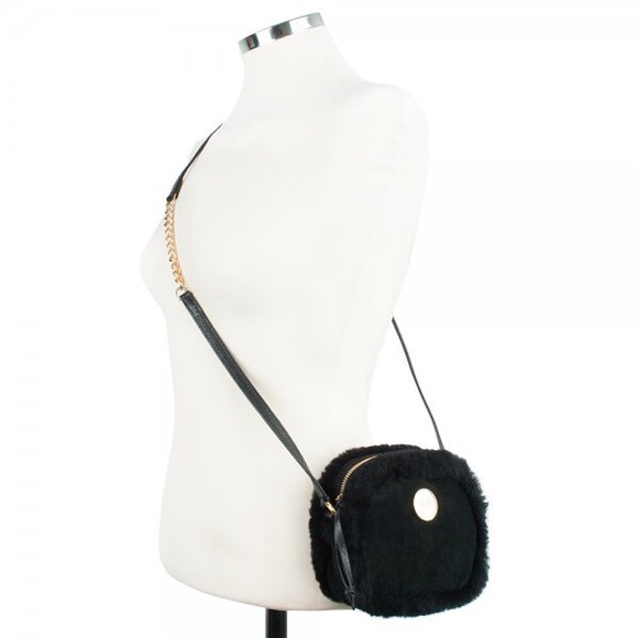 💗UGG Crossbody in Black💗