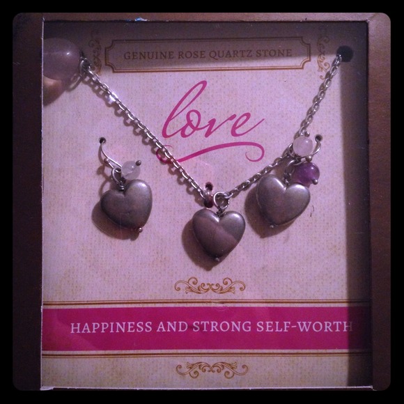 New ear and necklace the price can be changed💛💙