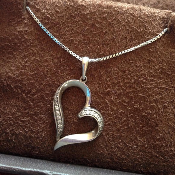 Amazing diamond heart necklace w authenticity card - Picture 2 of 4