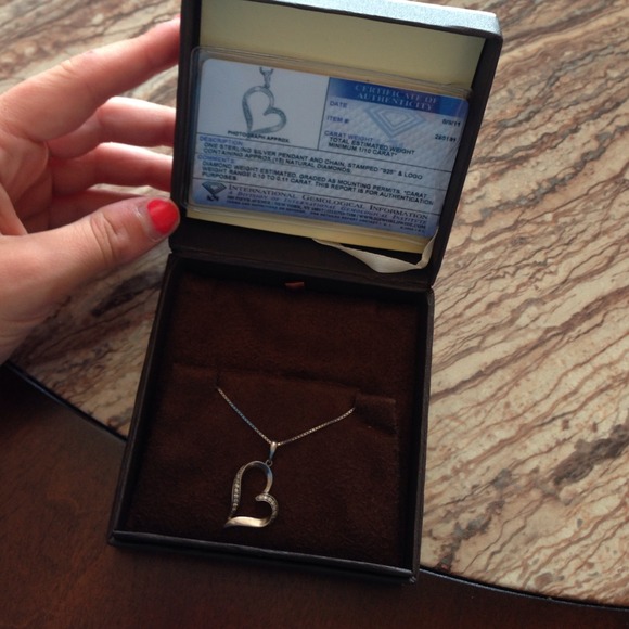 Amazing diamond heart necklace w authenticity card - Picture 4 of 4