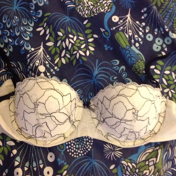 Victoria secret black & white lace push up