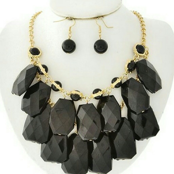 Boutique Jewelry - Boutique Necklace Set