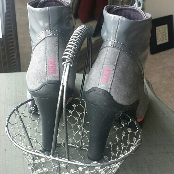 DKNY Rain Boots 8.5 - Picture 3 of 4