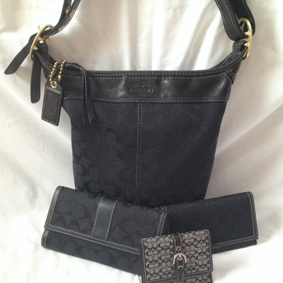AUTH. BLACK COACH BAG & MATCHING WALLET SET