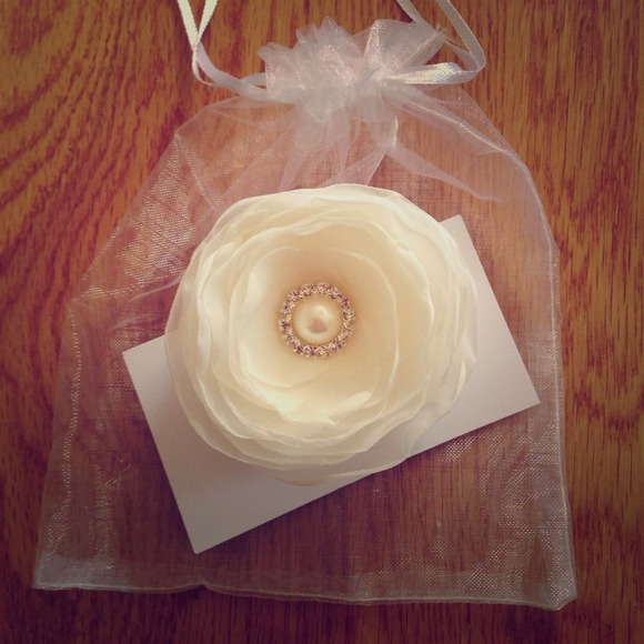 Wedding/bridal flower hair clip, ivory bride