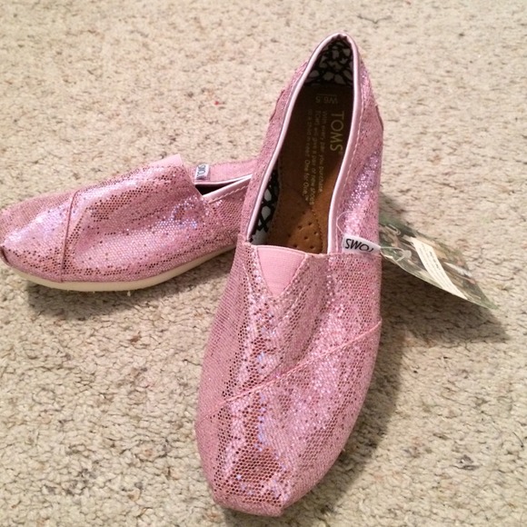 Hold Azzir28Brand new auth. TOMS!