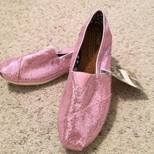 Hold Azzir28Brand new auth. TOMS!