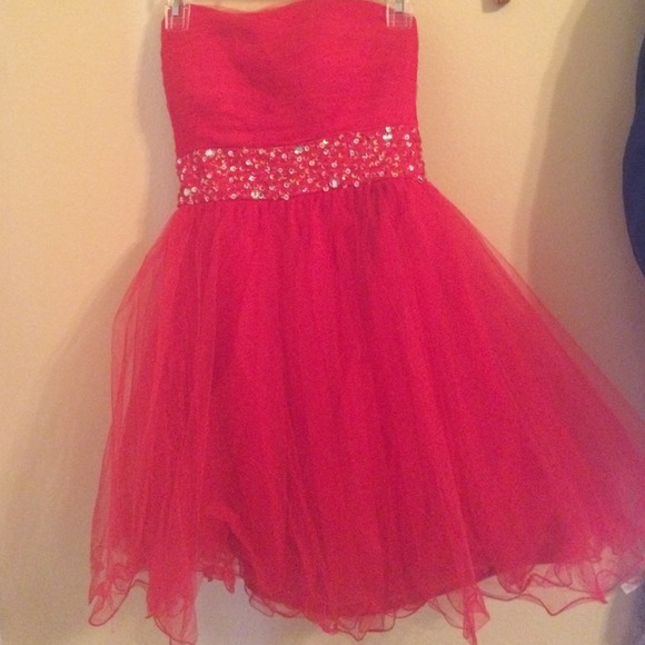 Red homecoming dress❤️ GREAT CONDITION - Picture 4 of 4
