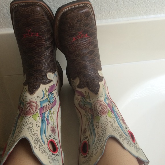 Ariat cowgirl boots
