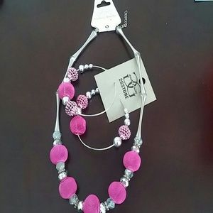 Necklace. W/matching earrings