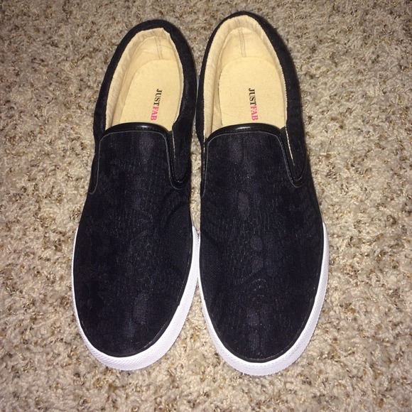 🚫SOLD🚫Black lace slip on shoes