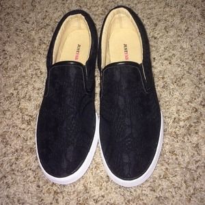 🚫SOLD🚫Black lace slip on shoes