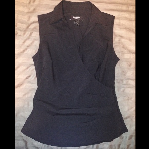 Flattering sleeveless blouse!