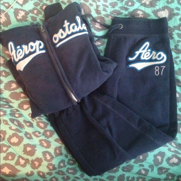 Navy blue Aeropostale sweatsuit