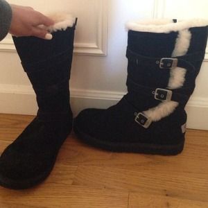 Tall buckle Uggs