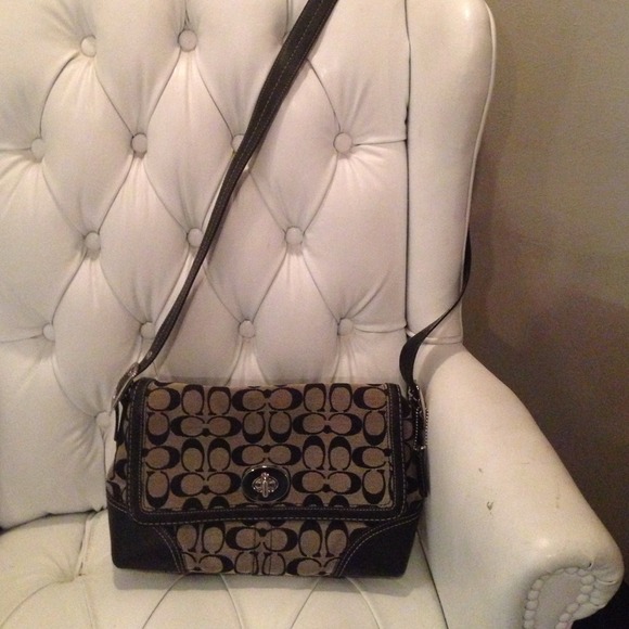 Authentic Coach crossbody or shoulder bag J0867