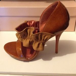 Bertinni Chestnut Heels