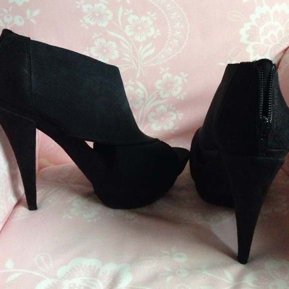 💋Daring Jessica Simpson platform peep toes