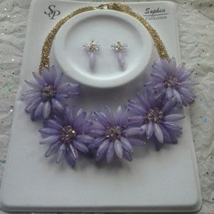 Beautifull lavender vintage flower necklace set.