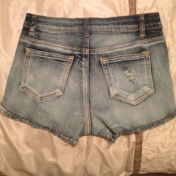 Shorts - Picture 2 of 3