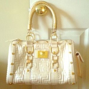 Super cute handbag!!! =)
