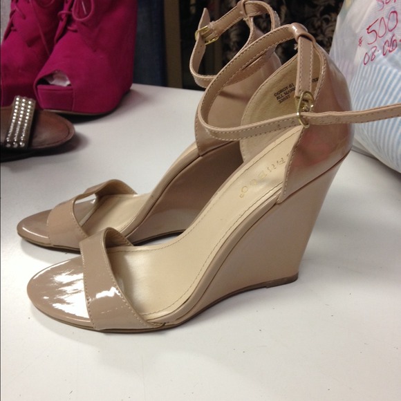 Nude wedges