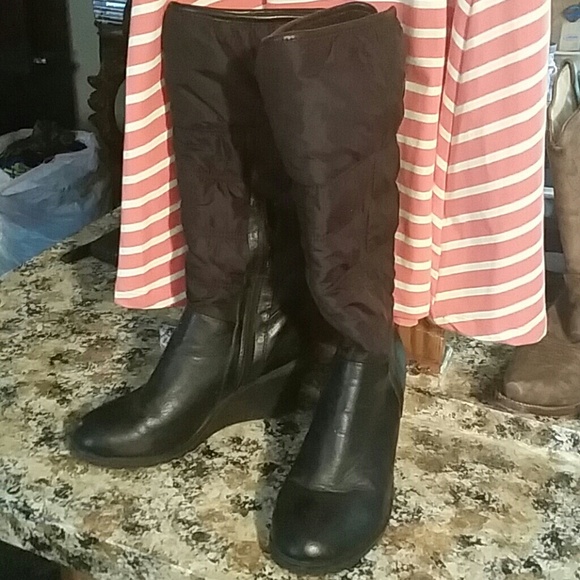 Black wedge boots