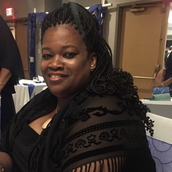 Lisa's Closet @lisajean133 (SALE EXTRAVAGANZA) - Picture 4 of 6