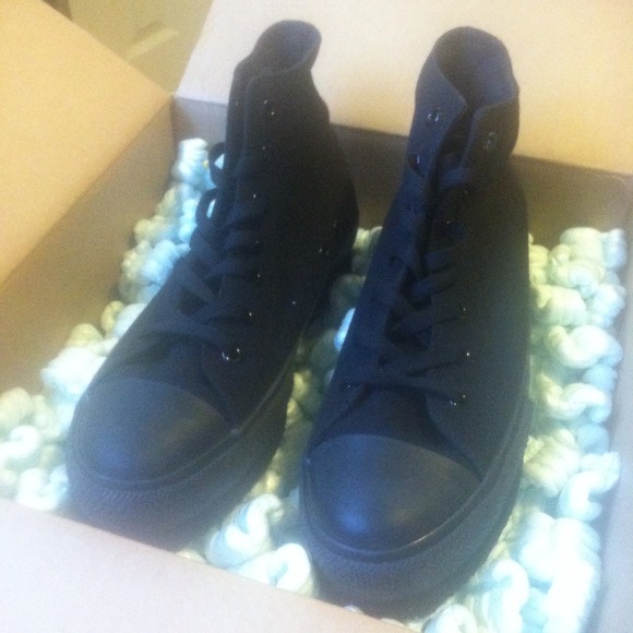 Extra pics of black sneakers for a posher!