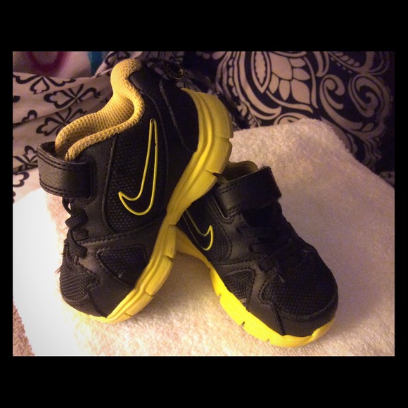 Black & yellow Nike..