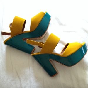 BRAND NEW! MADELINE Girl Women's Twiggy Sandal