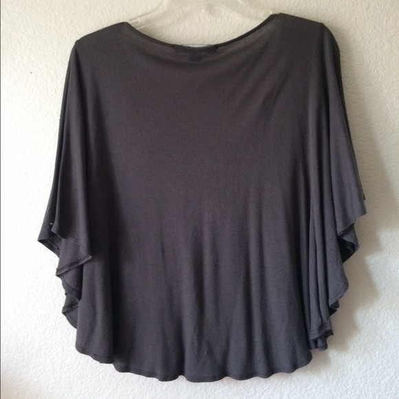 โฌ๏ธ๏ธFINAL PRICEโฌ๏ธGray Flowy Tee with Gem Neckline - Picture 2 of 4