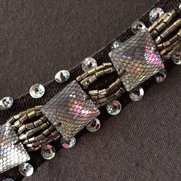 โฌ๏ธ๏ธFINAL PRICEโฌ๏ธGray Flowy Tee with Gem Neckline - Picture 3 of 4