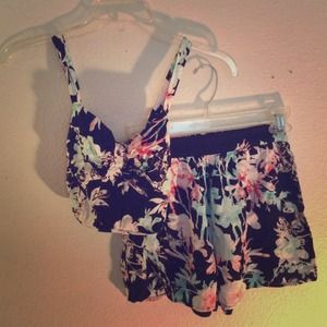 Tilly's 2 piece floral short set