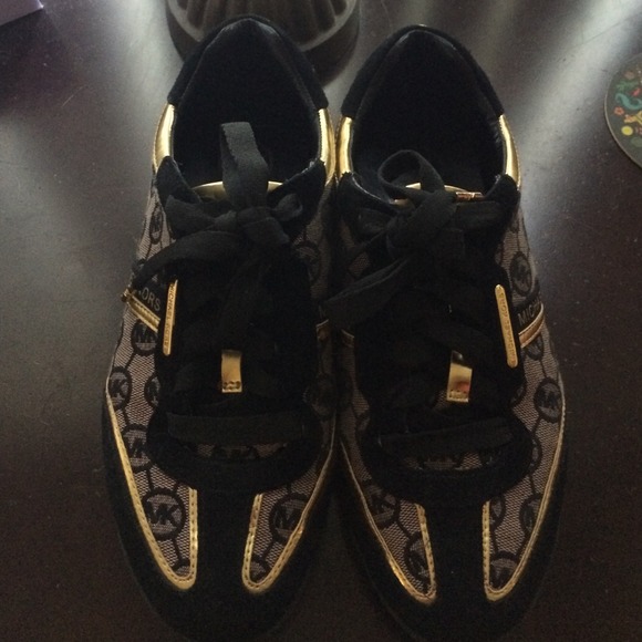 Michael kors sneakers size 7