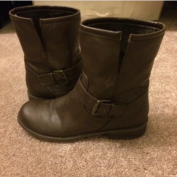 Brown boots - Picture 1 of 1