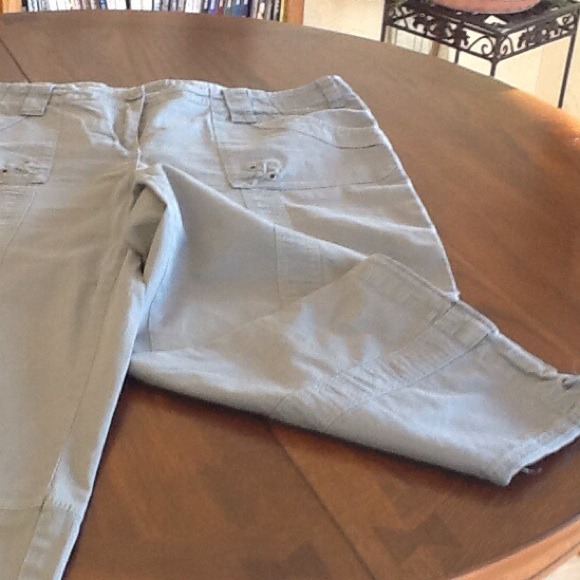 Cargo Capris Steel Grey. Style & CO. - Picture 3 of 3
