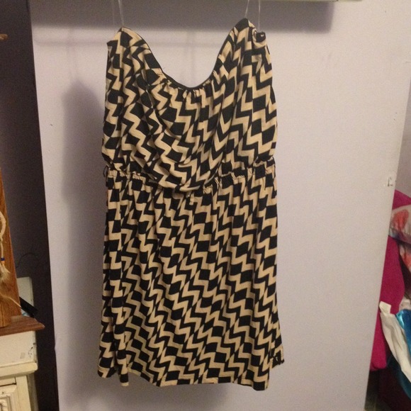 🎀Cute zigzag black/taupe night out dress🎀 - Picture 3 of 4