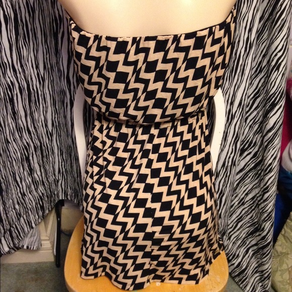 🎀Cute zigzag black/taupe night out dress🎀 - Picture 2 of 4