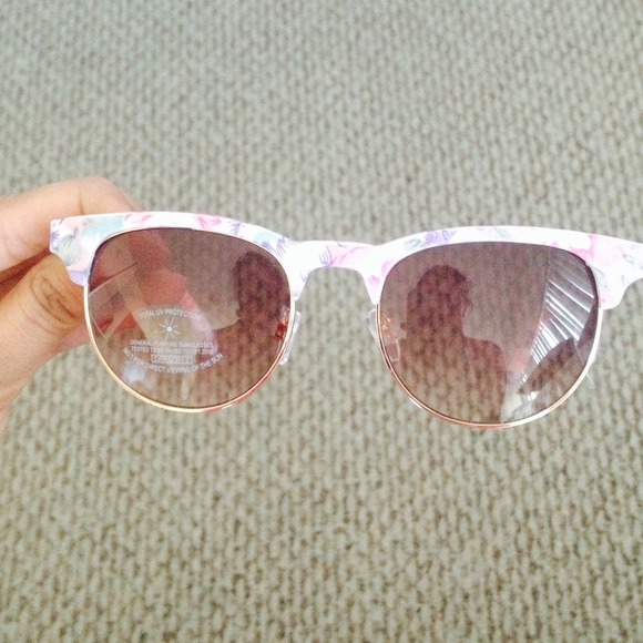 Accessories - Sunglasses